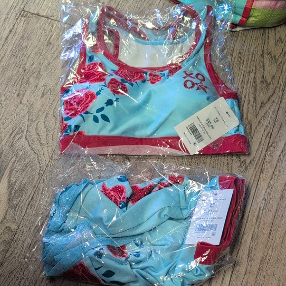 Rebel Cheer Matching Set Limited Edition Red Roses - Picture 1 of 4